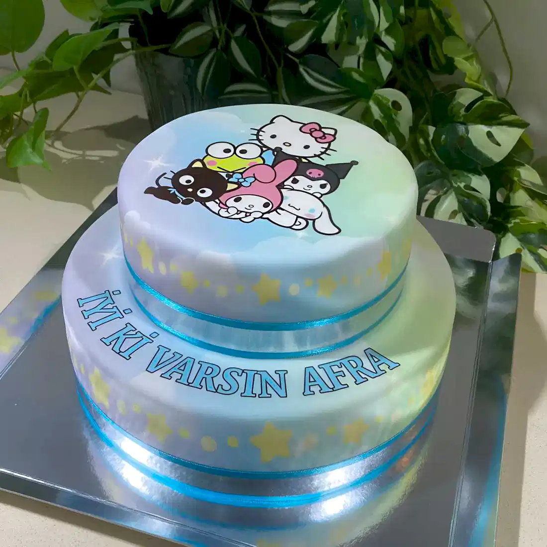 İki Katlı Sanrio Pasta