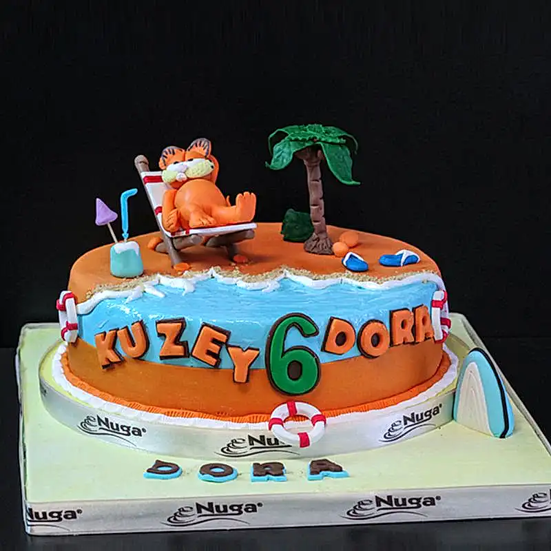 Garfield Tatilde Doğum Günü Pasta