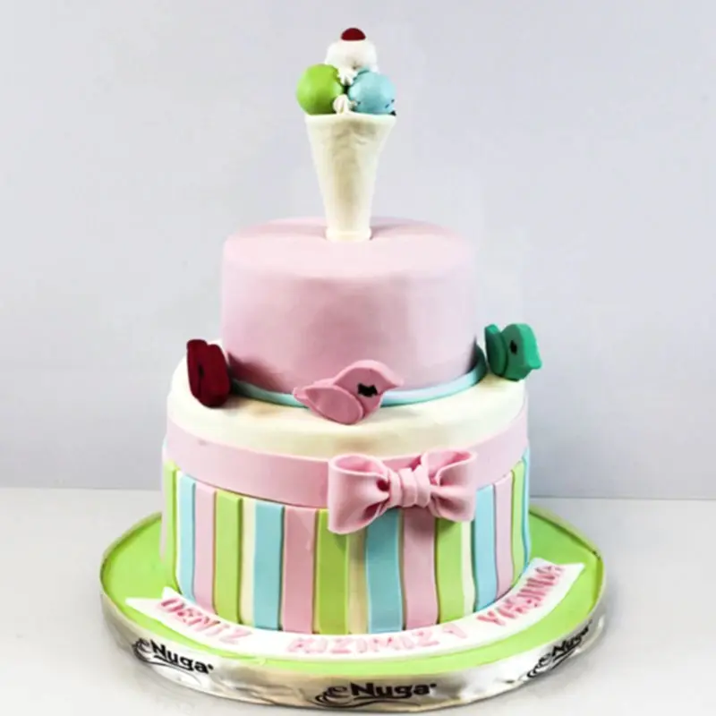 Pembe Kurdela Doğum Günü Pastası
